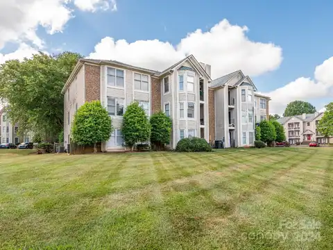 6207 Rosecroft Drive, Charlotte, NC 28215