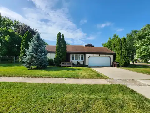 3719 W Prestwick Street, McHenry, IL 60050