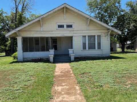 801 Bridge St, Brady, TX 76825