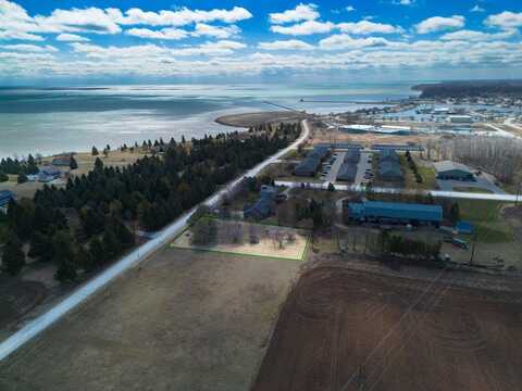 709 Lakeshore Dr, Kewaunee, WI 54216