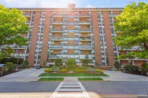 3 Horizon Road, Fort Lee, NJ 07024