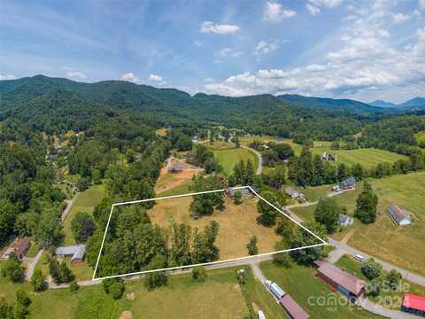 313 Peters Cove Road, Waynesville, NC 28786