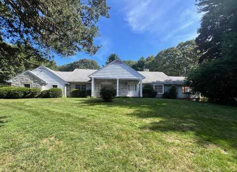 25 Hickory Road, Woodbridge, CT 06525