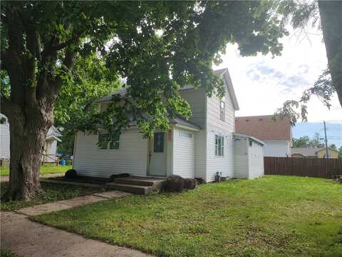 410 E 4 1/2 Street S, Newton, IA 50208