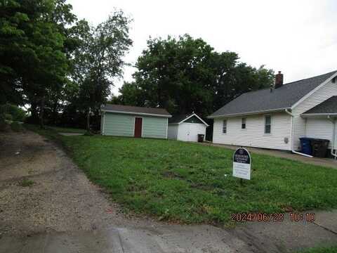 716 E 18th Street, Des Moines, IA 50316