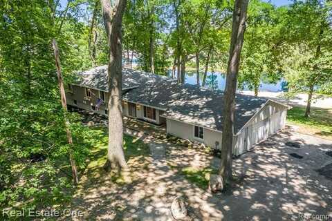 396 HICKORY Lane, Lapeer, MI 48446