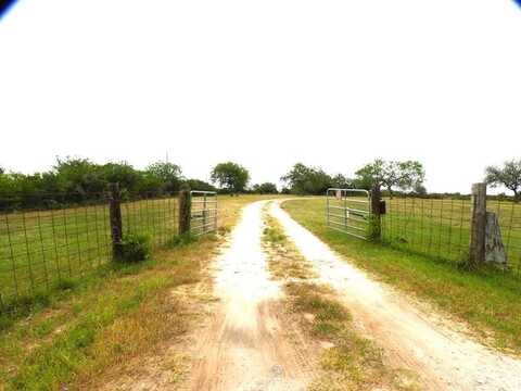 1068 Ramirez, Beeville, TX 78102