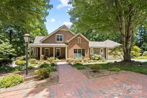 25 Chatsworth Court, Flat Rock, NC 28731