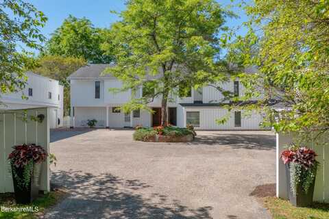 23 Prospect Hill Rd, Stockbridge, MA 01262