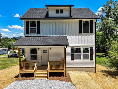 913 Seventh Avenue W, Hendersonville, NC 28791