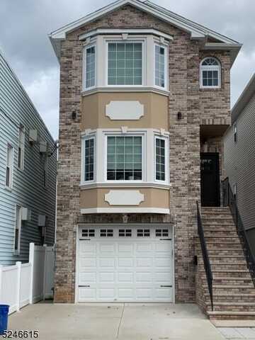 204 6Th St, Harrison Town, NJ 07029