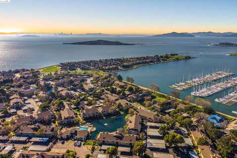 203 Bayside Ct, Richmond, CA 94804