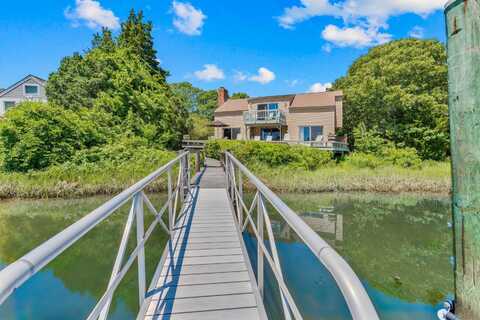 8 Taffrail Way, Mashpee, MA 02649