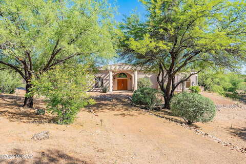 E Mt Wrightston Loop, Green Valley, AZ 85614