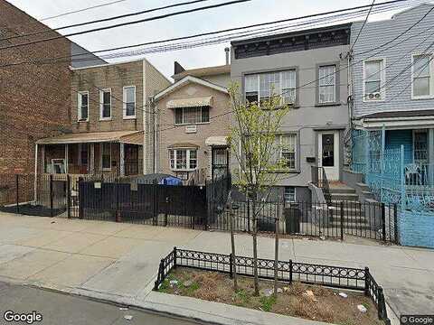 Warwick, BROOKLYN, NY 11207