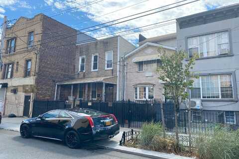 Warwick, BROOKLYN, NY 11207