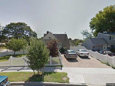 Low, LEVITTOWN, NY 11756