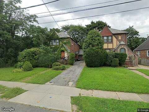 Olive, LYNBROOK, NY 11563