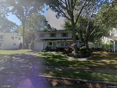 Avenue C, HOLBROOK, NY 11741