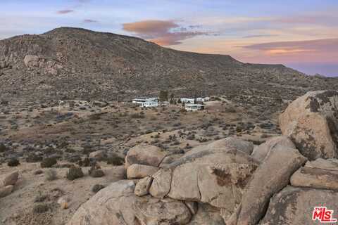 2900 Boulder View Dr, Pioneertown, CA 92268