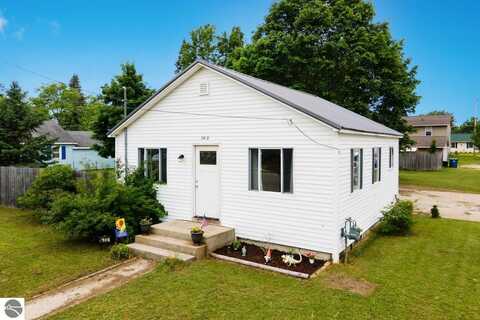 1402 CHESTNUT STREET, CADILLAC, MI 49601