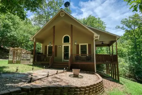 7 Lakeside RD, Eureka Springs, AR 72631