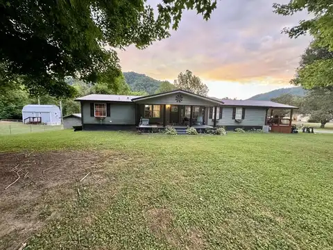 2400 CLEARFORK ROAD, CLEAR FORK, WV 25844