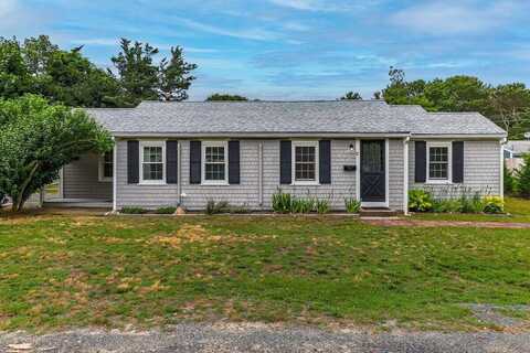 10-12 Manor Path, West Yarmouth, MA 02673