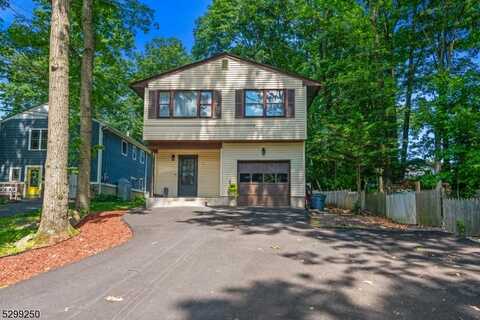 33 Leo Ave, Hopatcong, NJ 07874