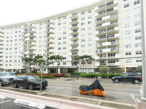 Golden Isles, HALLANDALE BEACH, FL 33009