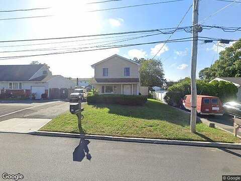 21St, WYANDANCH, NY 11798