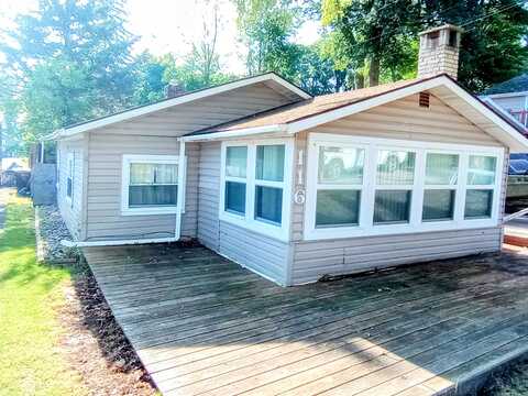 116 Jefferson Avenue, Houghton Lake, MI 48629