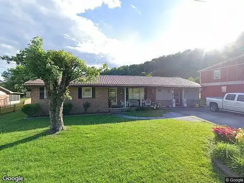 Hibiscus Ct, PRESTONSBURG, KY 41653