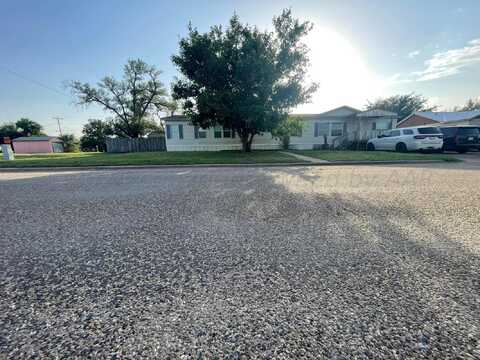 330 Greenough Avenue, Stinnett, TX 79083