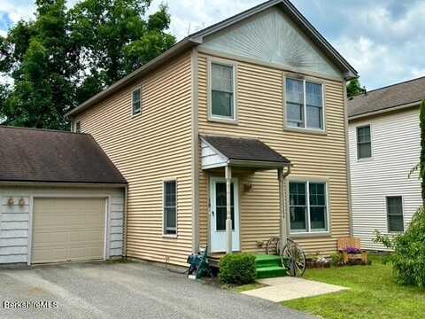 10 Stanley Dr, Great Barrington, MA 01230