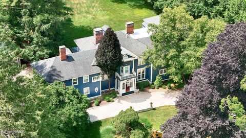 18 Main St, Stockbridge, MA 01262