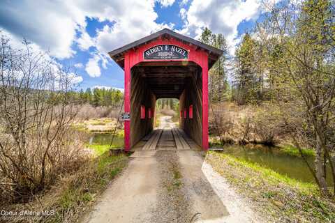 295 Covered Bridge Loop, Blanchard, ID 83804