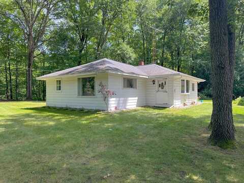 2512 N Smith, Sanford, MI 48657