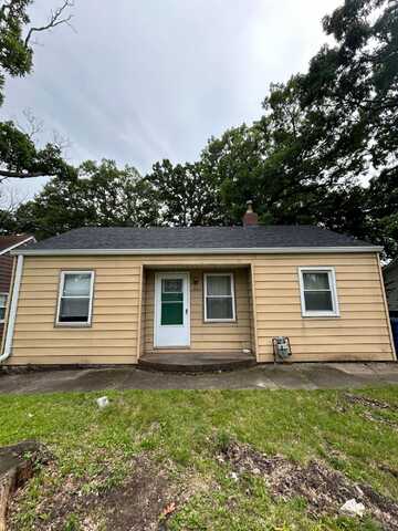 2742 Hickman Road, Des Moines, IA 50310