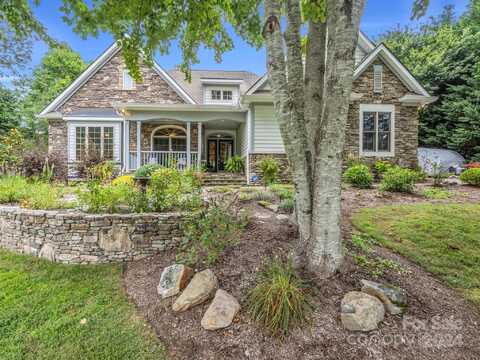 33 Willow Place Circle, Hendersonville, NC 28739