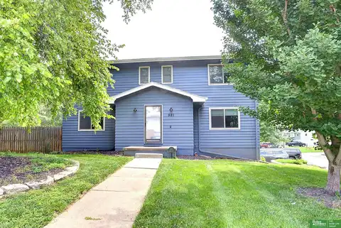 521 Bonnie Avenue, Papillion, NE 68046