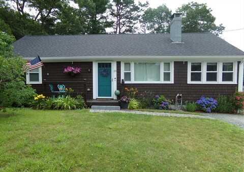 25 Peaceful Ln, Wareham, MA 02538