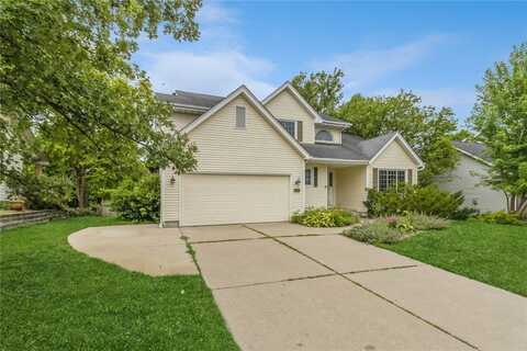 9314 Oakwood Drive, Urbandale, IA 50322