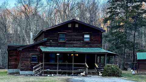 1314 NORTH SANDBRANCH, MT. HOPE, WV 25880