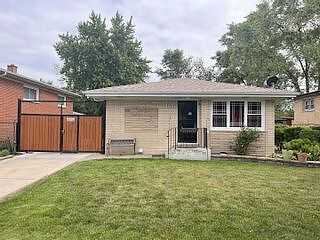 157Th, HARVEY, IL 60426