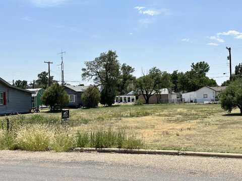 703 Oak Avenue, Panhandle, TX 79068