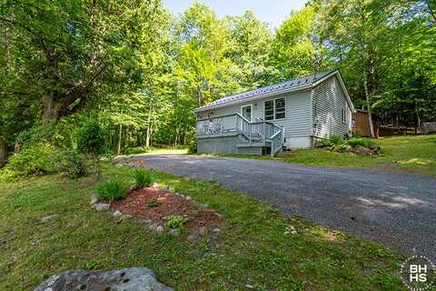 542 County Route 8, Elizabethtown, NY 12932