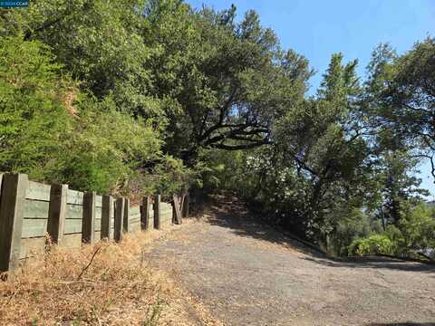 100 Black Log Rd, Kentfield, CA 94904