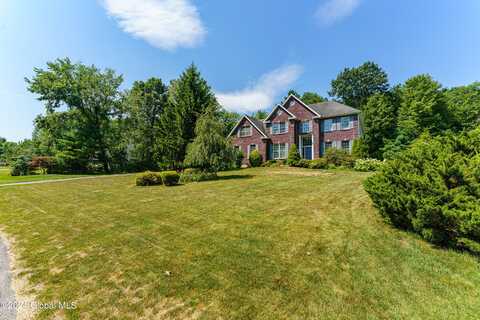 6 Caraway Court, Halfmoon, NY 12065