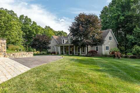 68 Carriage Lane, Roxbury, CT 06783